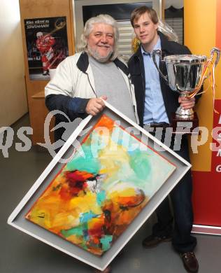 Eishockey Bundesliga. Ehrung Eishockey Superstar Saison 2009/2010. Bernd Svetnik, Markus Pirmann (KAC). Klagenfurt, am 12.3.2010.
Foto: Kuess
---
pressefotos, pressefotografie, kuess, qs, qspictures, sport, bild, bilder, bilddatenbank