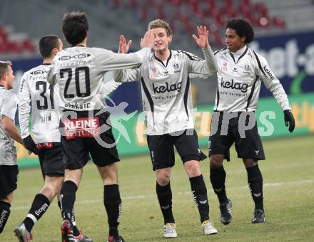 Fussball Stiegl OEFB Cup. SK Austria Kaernten gegen Fernwaerme Vienna. Torjubel Goran Aleksic, Michael Sollbauer, Sandro Ferreira Da Silva (Kaernten). Klagenfurt, am 9.3.2010.
Foto: Kuess
---
pressefotos, pressefotografie, kuess, qs, qspictures, sport, bild, bilder, bilddatenbank