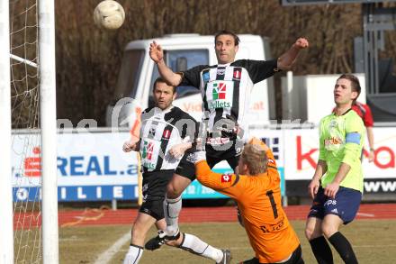 Fussball. Regionalliga. WAC/St. Andrae gegen SV Bad Aussee.  Marco Reich, Jochum Hannes, (WAC/St. Andrae),  Heiko Juritsch, Igor Jurisic (Bad Aussee). Wolfsberg, 13.3.2010. 
Foto: Kuess

---
pressefotos, pressefotografie, kuess, qs, qspictures, sport, bild, bilder, bilddatenbank