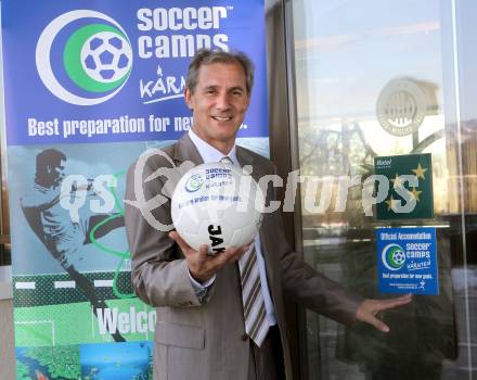 Soccer camps Kaernten. Landesrat Josef Martinz. Klagenfurt, 14.3.2009.
Foto: Kuess
---
pressefotos, pressefotografie, kuess, qs, qspictures, sport, bild, bilder, bilddatenbank