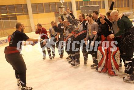 Eishockey Carinthian Hockey League CHL.  EC SV Spittal gegen EC Tarco Woelfe Klagenfurt.  Jubel (Tarco), Sektdusche. Spittal, am 13.3.2010.
Foto: Kuess

---
pressefotos, pressefotografie, kuess, qs, qspictures, sport, bild, bilder, bilddatenbank