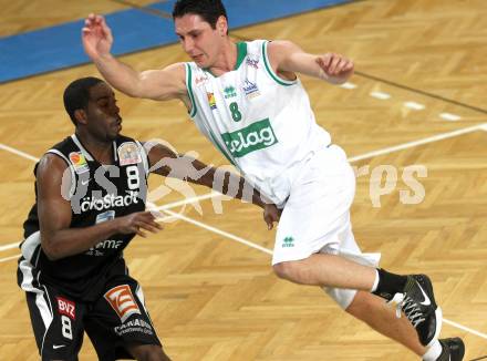 Basketball Bundesliga. Woerthersee Piraten gegen Guessing Knights.  Andreas Kuttnig (Piraten), Frank Richards  (Guessing Knights). Klagenfurt, 14.3.2010.
Foto:  Kuess

---
pressefotos, pressefotografie, kuess, qs, qspictures, sport, bild, bilder, bilddatenbank