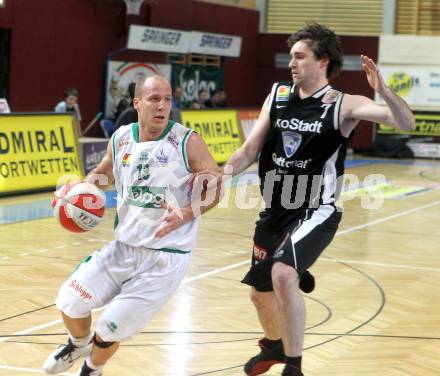 Basketball Bundesliga. Woerthersee Piraten gegen Guessing Knights.  Davor Sattler (Piraten),  Wolfgang Traeger (Guessing Knights). Klagenfurt, 14.3.2010.
Foto:  Kuess

---
pressefotos, pressefotografie, kuess, qs, qspictures, sport, bild, bilder, bilddatenbank