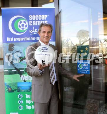 Soccer camps Kaernten. Landesrat Josef Martinz. Klagenfurt, 14.3.2009.
Foto: Kuess
---
pressefotos, pressefotografie, kuess, qs, qspictures, sport, bild, bilder, bilddatenbank