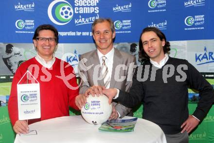 Soccer camps Kaernten. Armin Somrak, Landesrat Josef Martinz, Wolfgang Ebner. Klagenfurt, 14.3.2009.
Foto: Kuess
---
pressefotos, pressefotografie, kuess, qs, qspictures, sport, bild, bilder, bilddatenbank