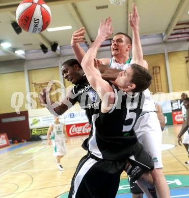 Basketball Bundesliga. Woerthersee Piraten gegen Guessing Knights.  Rasid Mahalbasic (Piraten), Frank Richards, Sebastian Koch(Guessing Knights). Klagenfurt, 14.3.2010.
Foto:  Kuess

---
pressefotos, pressefotografie, kuess, qs, qspictures, sport, bild, bilder, bilddatenbank