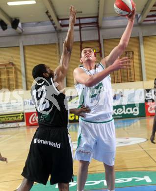 Basketball Bundesliga. Woerthersee Piraten gegen Guessing Knights.  Rasid Mahalbasic (Piraten),  Marcus Heard  (Guessing Knights). Klagenfurt, 14.3.2010.
Foto:  Kuess

---
pressefotos, pressefotografie, kuess, qs, qspictures, sport, bild, bilder, bilddatenbank