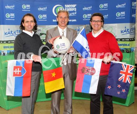 Soccer camps Kaernten. Armin Somrak, Landesrat Josef Martinz, Wolfgang Ebner. Klagenfurt, 14.3.2009.
Foto: Kuess
---
pressefotos, pressefotografie, kuess, qs, qspictures, sport, bild, bilder, bilddatenbank