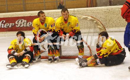 Eishockey Carinthian Hockey League CHL.  EC SV Spittal gegen EC Tarco Woelfe Klagenfurt.  Enttaeuschte Spittaler Spieler. Spittal, am 13.3.2010.
Foto: Kuess

---
pressefotos, pressefotografie, kuess, qs, qspictures, sport, bild, bilder, bilddatenbank