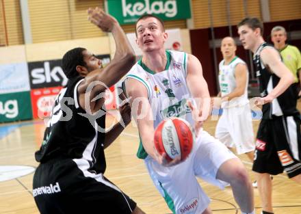 Basketball Bundesliga. Woerthersee Piraten gegen Guessing Knights.  Rasid Mahalbasic (Piraten),  Marcus Heard  (Guessing Knights). Klagenfurt, 14.3.2010.
Foto:  Kuess

---
pressefotos, pressefotografie, kuess, qs, qspictures, sport, bild, bilder, bilddatenbank