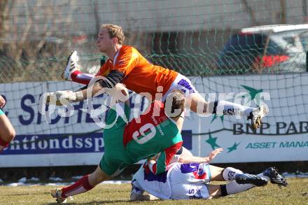 Fussball Regionalliga. SAK gegen Wels. Alexender Kofler, Christian Kraiger (SAK), Roidinger Mathias  (Wels). Klagenfurt, 14.3.2010.
Foto: Kuess
---
pressefotos, pressefotografie, kuess, qs, qspictures, sport, bild, bilder, bilddatenbank