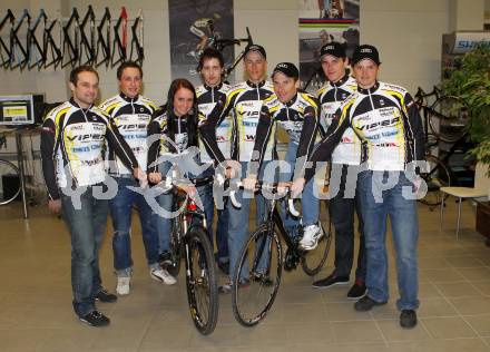 Radsport. Teampraesentation. Werner Falthrinrt, Adam Homolka, Liam Pool, Patrick Schoermayer, Christina Perchtold, Manuel rabensteiner, Juergen Kiegerll, Wolfgang Karner. Klagenfurt, am 17.3.2010.
Foto: Kuess
---
pressefotos, pressefotografie, kuess, qs, qspictures, sport, bild, bilder, bilddatenbank