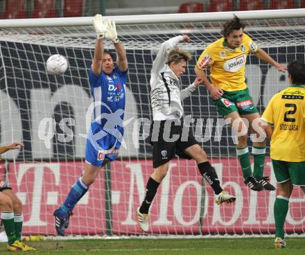 Fussball Bundesliga. SK Austria Kaernten gegen SV Josko Ried. Stefan Hierlaender (Kaernten), Thomas Gebauer (Ried). Klagenfurt, am 20.3.2010.
Foto: Kuess
---
pressefotos, pressefotografie, kuess, qs, qspictures, sport, bild, bilder, bilddatenbank