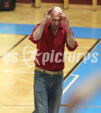 Basketball Bundesliga. Woerthersee Piraten gegen Guessing Knights.   Trainer Nenad Videka (Piraten). Klagenfurt, 14.3.2010.
Foto:  Kuess

---
pressefotos, pressefotografie, kuess, qs, qspictures, sport, bild, bilder, bilddatenbank