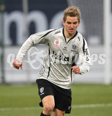 Fussball Bundesliga. SK Austria Kaernten gegen SV Josko Ried. Peter Pucker (Kaernten). Klagenfurt, am 20.3.2010.
Foto: Kuess
---
pressefotos, pressefotografie, kuess, qs, qspictures, sport, bild, bilder, bilddatenbank