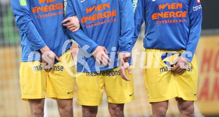 Fussball Stiegl OEFB Cup. SK Austria Kaernten gegen Fernwaerme Vienna. Feature. Freistoss. Schutz. Haende. Klagenfurt, am 9.3.2010.
Foto: Kuess
---
pressefotos, pressefotografie, kuess, qs, qspictures, sport, bild, bilder, bilddatenbank