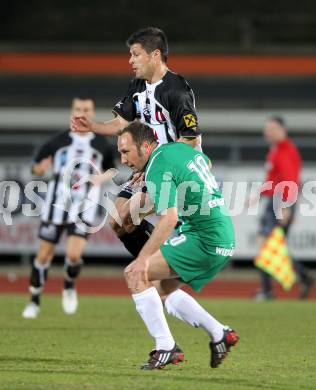 Fussball Regionalliga. SK St. Andrae/Lavanttal gegen FC Superfund Pasching. Markus Kreuz (St. Andrae/Lavanttal), Alexander Schriebl (Pasching). Wolfsberg, 26.3.2010.
Foto: Kuess
---
pressefotos, pressefotografie, kuess, qs, qspictures, sport, bild, bilder, bilddatenbank