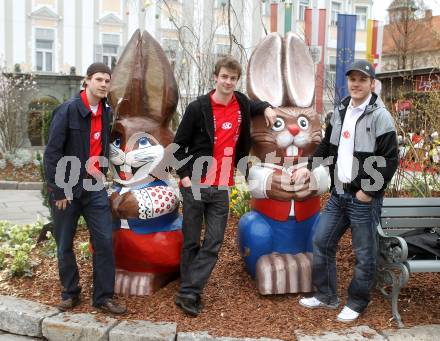 EBEL. Eishockey Bundesliga. KAC am Ostermarkt. Markus Pirmann, Paul Schellander, Stefan Geier. Klagenfurt, am 26.3.2010.
Foto: Kuess
---
pressefotos, pressefotografie, kuess, qs, qspictures, sport, bild, bilder, bilddatenbank