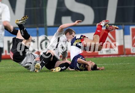 Fussball Bundesliga. SK Austria Kaernten gegen SK Rapid Wien. Daniel Gramann (Kaernten), Veli Kavlak (Rapid). Klagenfurt, am 27.3.2010.
Foto: Kuess
---
pressefotos, pressefotografie, kuess, qs, qspictures, sport, bild, bilder, bilddatenbank