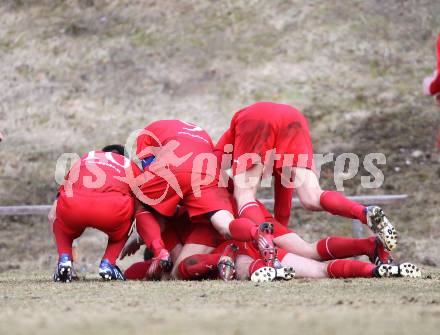 Fussball 1. Klasse D. DSG Sele/Zell gegen SC Globasnitz. Torjubel (Zell). Zell Pfarre, am 28.3.2010.
Foto: Kuess
---
pressefotos, pressefotografie, kuess, qs, qspictures, sport, bild, bilder, bilddatenbank