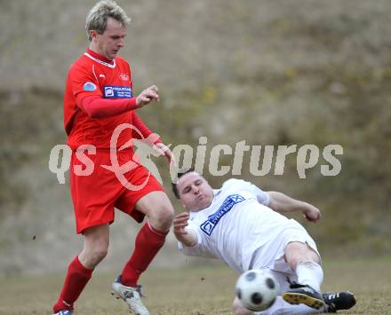 Fussball 1. Klasse D. DSG Sele/Zell gegen SC Globasnitz. Samir Cavkunovic (Zell), Niko Podvinski (Globasnitz). Zell Pfarre, am 28.3.2010.
Foto: Kuess
---
pressefotos, pressefotografie, kuess, qs, qspictures, sport, bild, bilder, bilddatenbank