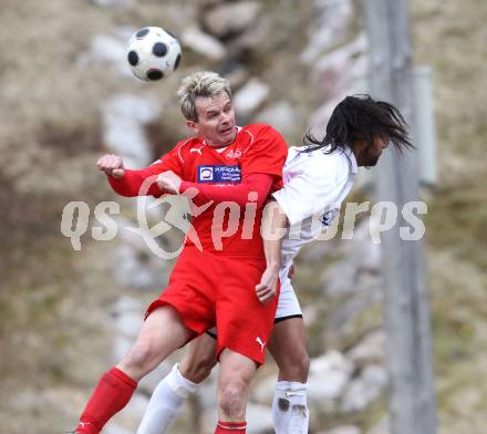 Fussball 1. Klasse D. DSG Sele/Zell gegen SC Globasnitz. Samir Cavkunovic (Zell), Igor Woschitz (Globasnitz). Zell Pfarre, am 28.3.2010.
Foto: Kuess
---
pressefotos, pressefotografie, kuess, qs, qspictures, sport, bild, bilder, bilddatenbank