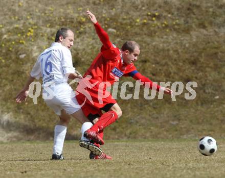 Fussball 1. Klasse D. DSG Sele/Zell gegen SC Globasnitz. Matjaz Kelih (Zell), Markus Franz Berchtold (Globasnitz). Zell Pfarre, am 28.3.2010.
Foto: Kuess
---
pressefotos, pressefotografie, kuess, qs, qspictures, sport, bild, bilder, bilddatenbank