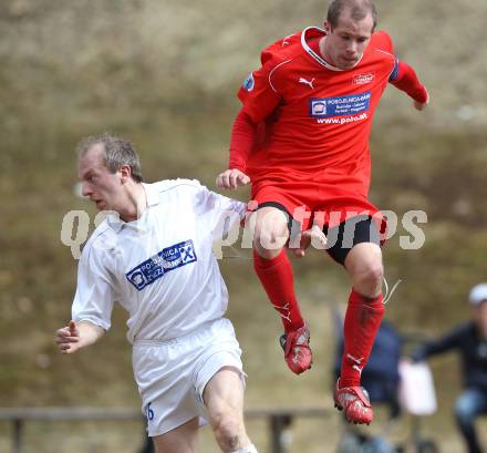 Fussball 1. Klasse D. DSG Sele/Zell gegen SC Globasnitz. Matjaz Kelih (Zell), Markus Franz Berchtold (Globasnitz). Zell Pfarre, am 28.3.2010.
Foto: Kuess
---
pressefotos, pressefotografie, kuess, qs, qspictures, sport, bild, bilder, bilddatenbank