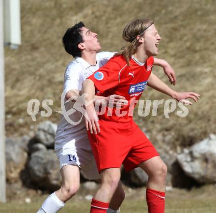 Fussball 1. Klasse D. DSG Sele/Zell gegen SC Globasnitz. Alen Nikola Rajkovic (Zell), Peter Kowatsch (Globasnitz). Zell Pfarre, am 28.3.2010.
Foto: Kuess
---
pressefotos, pressefotografie, kuess, qs, qspictures, sport, bild, bilder, bilddatenbank