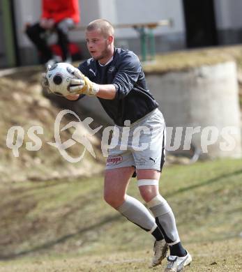 Fussball 1. Klasse D. DSG Sele/Zell gegen SC Globasnitz. Philipp Rakuschek (Zell). Zell Pfarre, am 28.3.2010.
Foto: Kuess
---
pressefotos, pressefotografie, kuess, qs, qspictures, sport, bild, bilder, bilddatenbank