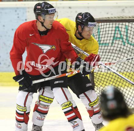 Eishockey. Training Nationalteam Oesterreich. Mickey Elick (VSV), David Schuller (KAC). Klagenfurt, am 29.3.2010.
Foto: Kuess
---
pressefotos, pressefotografie, kuess, qs, qspictures, sport, bild, bilder, bilddatenbank