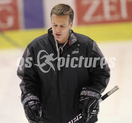 Eishockey. Training Nationalteam Oesterreich. Trainer Bill Gilligan. Klagenfurt, am 29.3.2010.
Foto: Kuess
---
pressefotos, pressefotografie, kuess, qs, qspictures, sport, bild, bilder, bilddatenbank