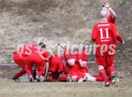 Fussball 1. Klasse D. DSG Sele/Zell gegen SC Globasnitz. Torjubel (Zell). Zell Pfarre, am 28.3.2010.
Foto: Kuess
---
pressefotos, pressefotografie, kuess, qs, qspictures, sport, bild, bilder, bilddatenbank