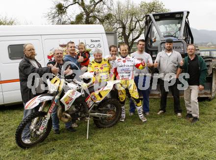 Motorsport. Werner Mueller und sein Team. Burg Hochosterwitz, 20.4.2009.
Foto: Kuess
---
pressefotos, pressefotografie, kuess, qs, qspictures, sport, bild, bilder, bilddatenbank