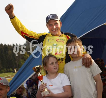 Motorsport, Austrian Cross Country. ACC. Enduro. Markus Tischhart, Tatjana, Sebastian. 
Mairist, am 1.5.2009.
Foto: Kuess

---
pressefotos, pressefotografie, kuess, qs, qspictures, sport, bild, bilder, bilddatenbank