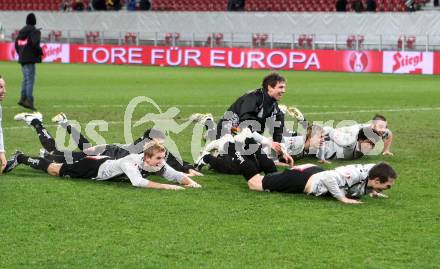 Fussball. OEFB Stiegl Cup. SK Austria Kelag Kaernten  gegen Rapid Wien. Jubel Austria Kaernten. Klagenfurt, 31.3.2010. 
Foto: Kuess

---
pressefotos, pressefotografie, kuess, qs, qspictures, sport, bild, bilder, bilddatenbank