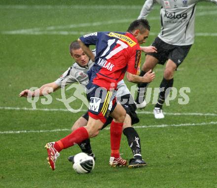 Fussball. OEFB Stiegl Cup. SK Austria Kelag Kaernten  gegen Rapid Wien. Marco Salvatore, (Austria Kaernten), Veli Kavlak (Rapid Wien). Klagenfurt, 31.3.2010. 
Foto: Kuess

---
pressefotos, pressefotografie, kuess, qs, qspictures, sport, bild, bilder, bilddatenbank