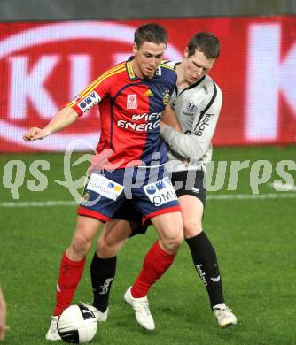 Fussball. OEFB Stiegl Cup. SK Austria Kelag Kaernten  gegen Rapid Wien. Daniel Gramann, (Austria Kaernten),  Rene Gartler (Rapid Wien). Klagenfurt, 31.3.2010. 
Foto: Kuess

---
pressefotos, pressefotografie, kuess, qs, qspictures, sport, bild, bilder, bilddatenbank