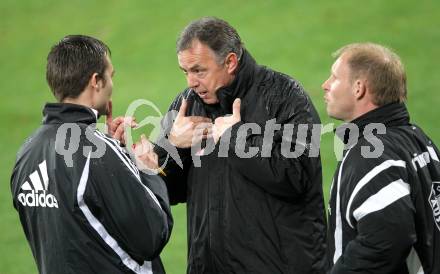 Fussball. OEFB Stiegl Cup. SK Austria Kelag Kaernten  gegen Rapid Wien. Trainer Joze Prelogar, Co-Trainer Roman Stary, 4. Offizieller Andreas Kollegger. Klagenfurt, 31.3.2010. 
Foto: Kuess

---
pressefotos, pressefotografie, kuess, qs, qspictures, sport, bild, bilder, bilddatenbank