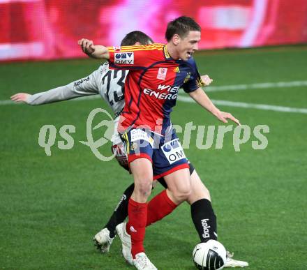 Fussball. OEFB Stiegl Cup. SK Austria Kelag Kaernten  gegen Rapid Wien. Daniel Gramann, (Austria Kaernten), Rene Gartler (Rapid Wien). Klagenfurt, 31.3.2010. 
Foto: Kuess

---
pressefotos, pressefotografie, kuess, qs, qspictures, sport, bild, bilder, bilddatenbank