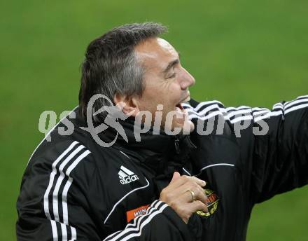 Fussball. OEFB Stiegl Cup. SK Austria Kelag Kaernten  gegen Rapid Wien. Trainer Peter Pacult (Rapid Wien). Klagenfurt, 31.3.2010. 
Foto: Kuess

---
pressefotos, pressefotografie, kuess, qs, qspictures, sport, bild, bilder, bilddatenbank