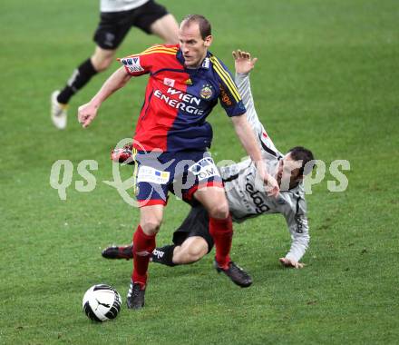 Fussball. OEFB Stiegl Cup. SK Austria Kelag Kaernten  gegen Rapid Wien. Leonhard Kaufmann, (Austria Kaernten), Juergen Patocka (Rapid Wien). Klagenfurt, 31.3.2010. 
Foto: Kuess

---
pressefotos, pressefotografie, kuess, qs, qspictures, sport, bild, bilder, bilddatenbank