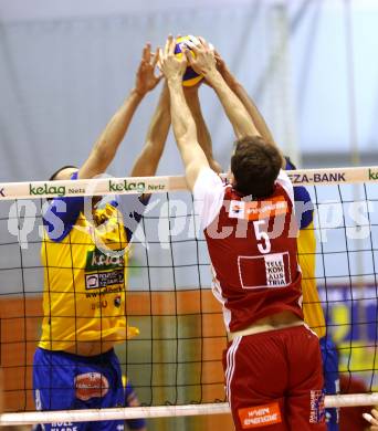 Volleyball. AVL-Halbfinale. SK Posojilnica Aich/Dob gegen hotVolleys. KENDEROV Ivo (Aich/Dob), KMET Tomas (hotVolleys). Prevalje, 1.4.2010
Foto: Kuess 

---
pressefotos, pressefotografie, kuess, qs, qspictures, sport, bild, bilder, bilddatenbank