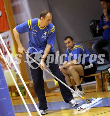 Volleyball. AVL-Halbfinale. SK Posojilnica Aich/Dob gegen hotVolleys. Trainer PALGUT Miroslav (Aich/Dob). Prevalje, 1.4.2010
Foto: Kuess 

---
pressefotos, pressefotografie, kuess, qs, qspictures, sport, bild, bilder, bilddatenbank