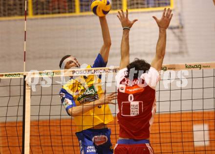 Volleyball. AVL-Halbfinale. SK Posojilnica Aich/Dob gegen hotVolleys. BENCZ Milan  (Aich/Dob), Giani (hotVolleys). Prevalje, 1.4.2010
Foto: Kuess 

---
pressefotos, pressefotografie, kuess, qs, qspictures, sport, bild, bilder, bilddatenbank