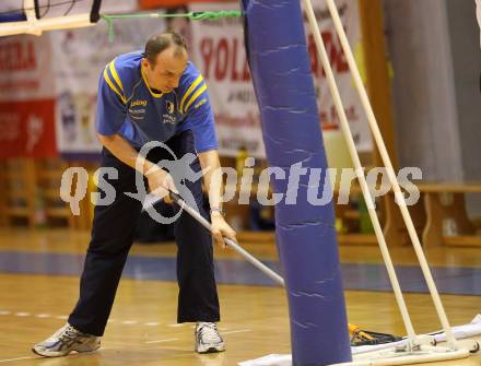 Volleyball. AVL-Halbfinale. SK Posojilnica Aich/Dob gegen hotVolleys. Trainer PALGUT Miroslav (Aich/Dob). Prevalje, 1.4.2010
Foto: Kuess 

---
pressefotos, pressefotografie, kuess, qs, qspictures, sport, bild, bilder, bilddatenbank