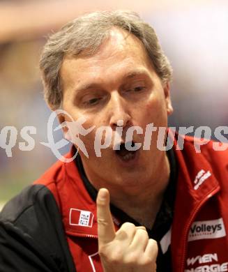 Volleyball. AVL-Halbfinale. SK Posojilnica Aich/Dob gegen hotVolleys. Trainer PRIELOZNY Igor (hotVolleys). Prevalje, 1.4.2010
Foto: Kuess 

---
pressefotos, pressefotografie, kuess, qs, qspictures, sport, bild, bilder, bilddatenbank
