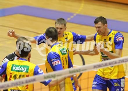 Volleyball. AVL-Halbfinale. SK Posojilnica Aich/Dob gegen hotVolleys. Jubel (Aich/Dob). Prevalje, 1.4.2010
Foto: Kuess 

---
pressefotos, pressefotografie, kuess, qs, qspictures, sport, bild, bilder, bilddatenbank