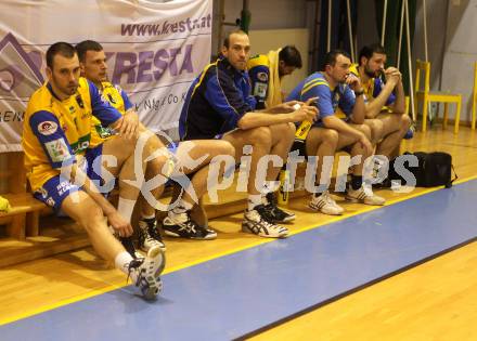 Volleyball. AVL-Halbfinale. SK Posojilnica Aich/Dob gegen hotVolleys. Enttaeuscht (Aich/Dob). Prevalje, 1.4.2010
Foto: Kuess 

---
pressefotos, pressefotografie, kuess, qs, qspictures, sport, bild, bilder, bilddatenbank