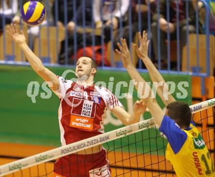 Volleyball. AVL-Halbfinale. SK Posojilnica Aich/Dob gegen hotVolleys. BENCZ Milan  (Aich/Dob), STOJKOVIC	Milos (hotVolleys). Prevalje, 1.4.2010
Foto: Kuess 

---
pressefotos, pressefotografie, kuess, qs, qspictures, sport, bild, bilder, bilddatenbank